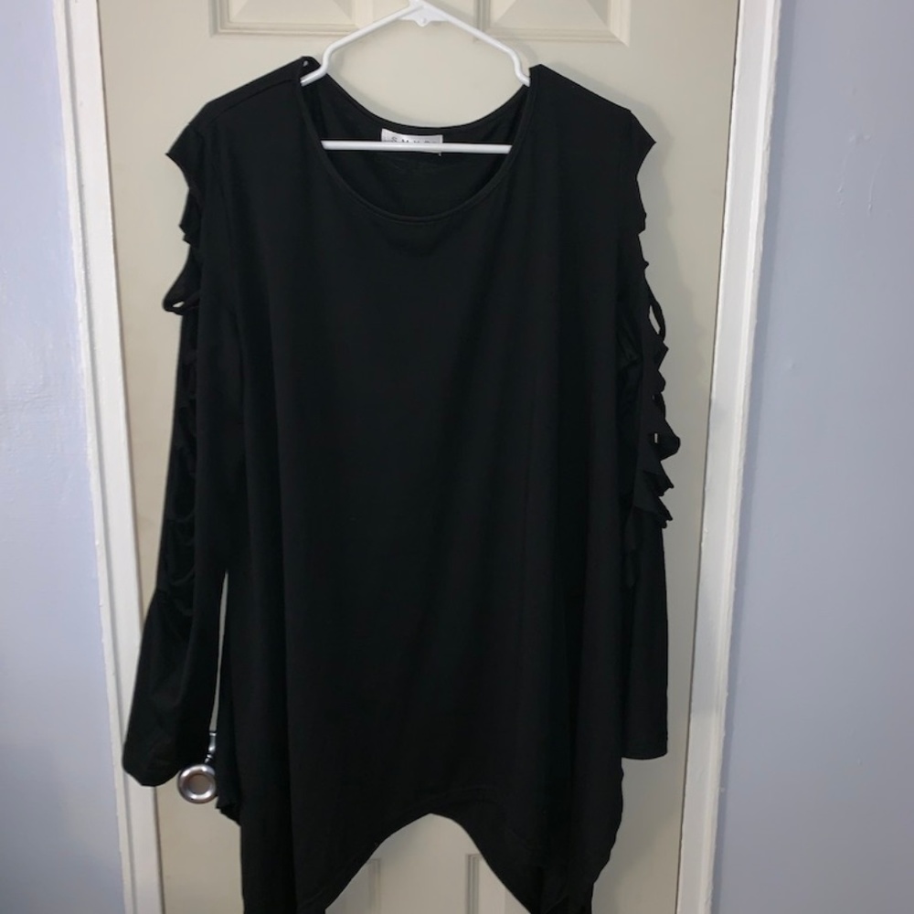 PLUS SIZE Black Long-Sleeve Top